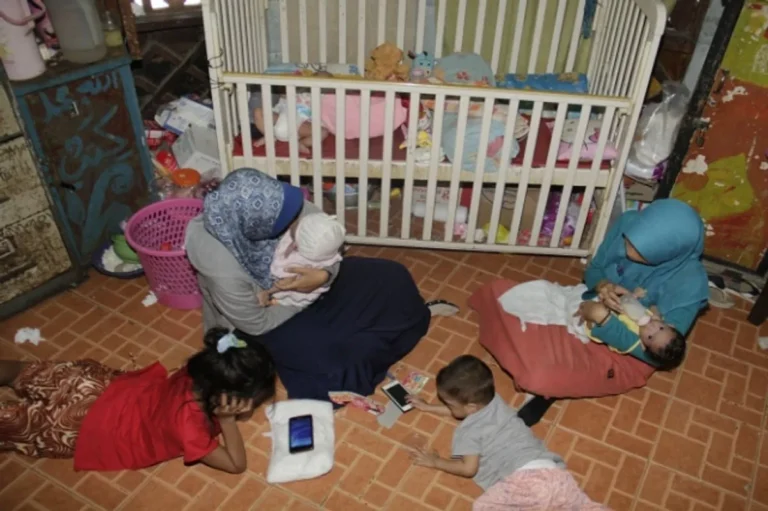 Adopsi Ilegal: Dampak Negatif dan Tindakan Pencegahan dalam Konteks Panti Asuhan
