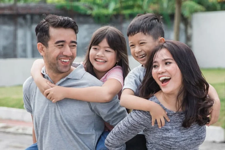 Dukungan Masyarakat untuk Keluarga Adopsi