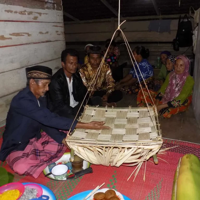 Kearifan Lokal yang Mendalam