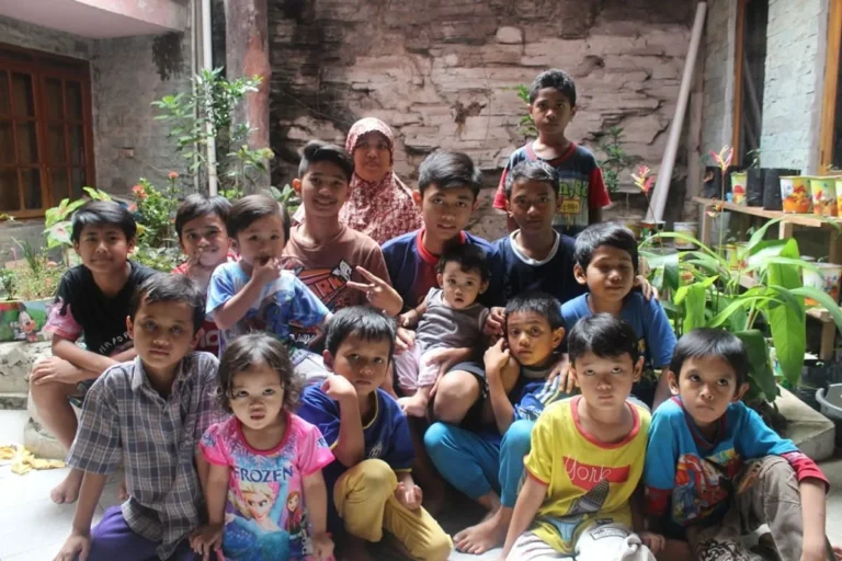 Kolaborasi dengan Pihak Eksternal dan Masyarakat