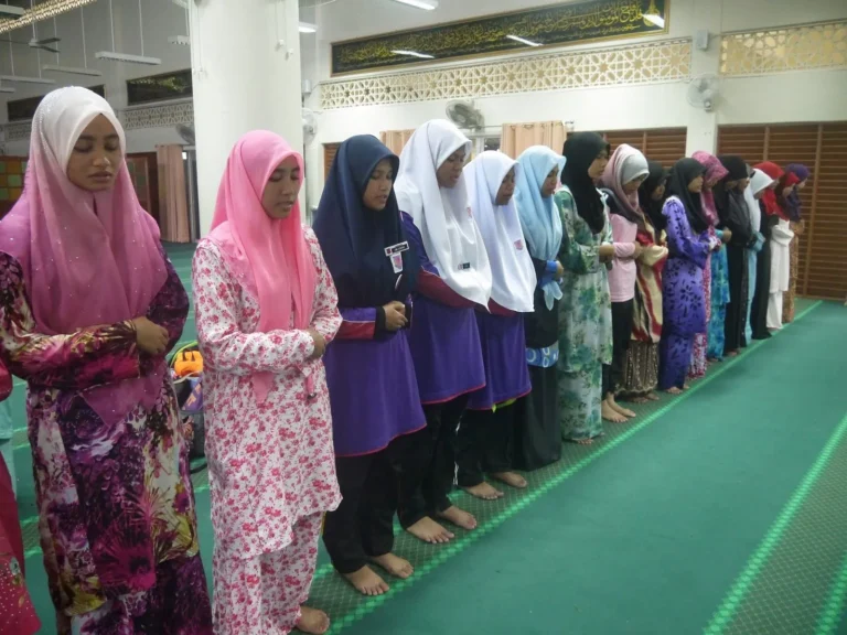 Menanamkan Cinta pada Ilmu dan Agama
