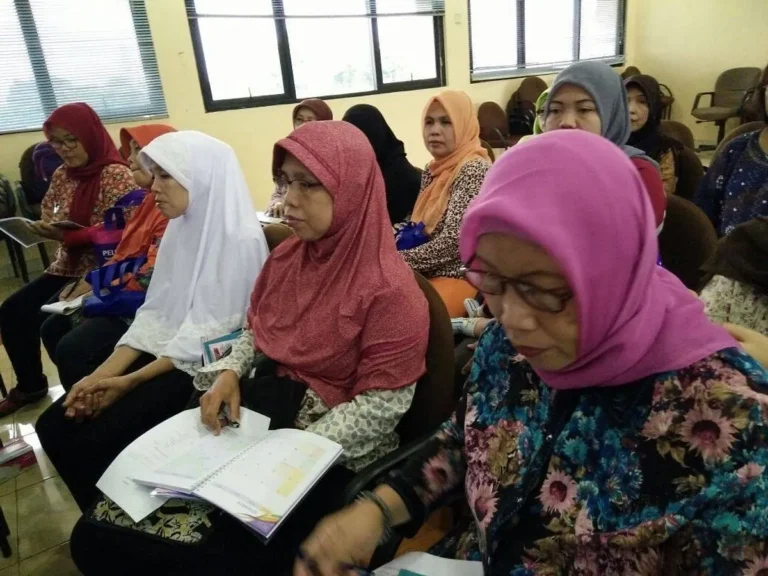 Mendukung Perempuan dan Panti Asuhan: Peran Masyarakat dan Donatur