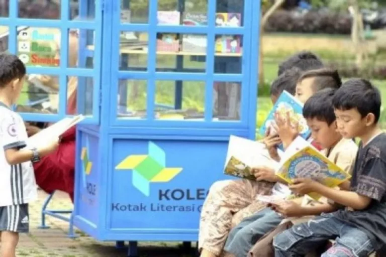 Mengukir Memori Melalui Literasi Bersama Anak Asuh