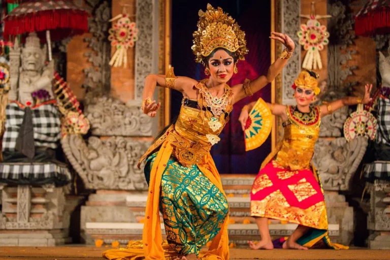 Pengenalan Dunia Seni Budaya Tradisional: Menjaga Warisan Budaya