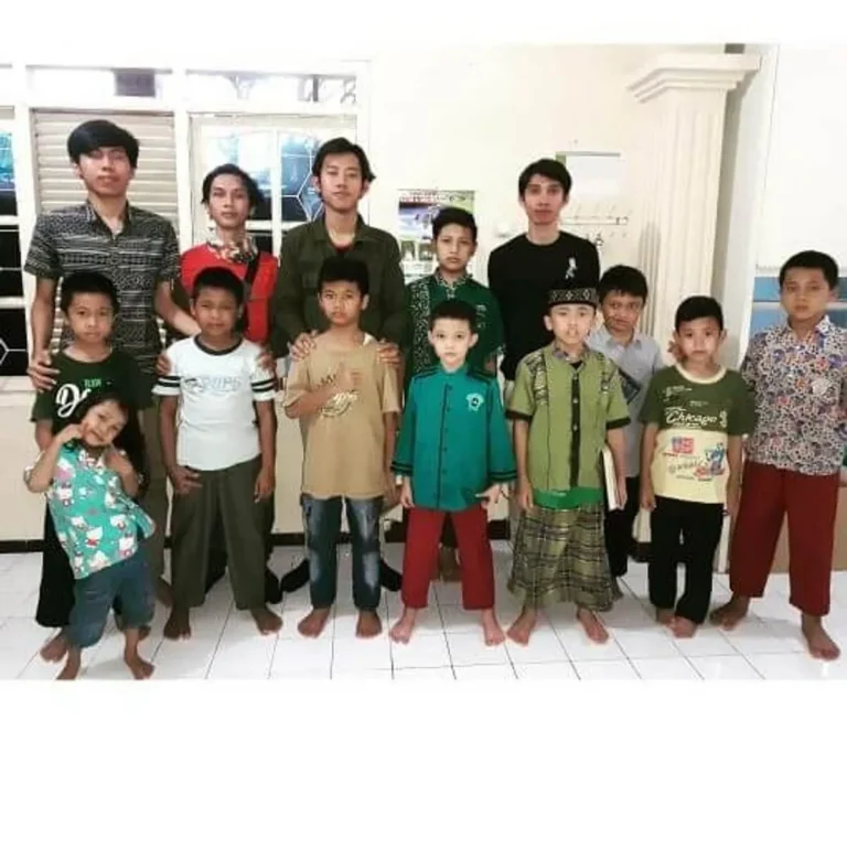Peran Keluarga dan Masyarakat dalam Mendukung Hak Partisipasi Anak